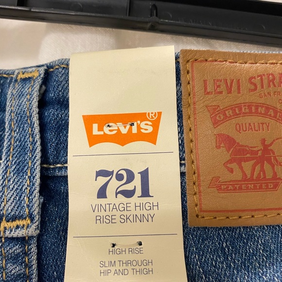 NWT Levi’s Vintage High Rise Skinny jeans . - Picture 4 of 5